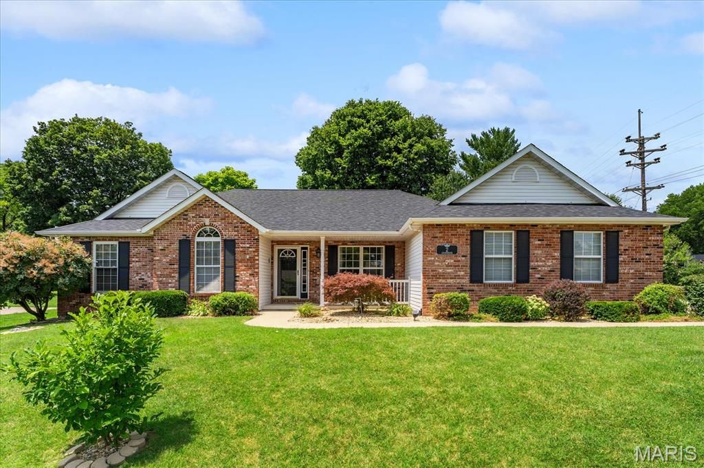 2 Grandbrook Boulevard, Collinsville, IL 62234