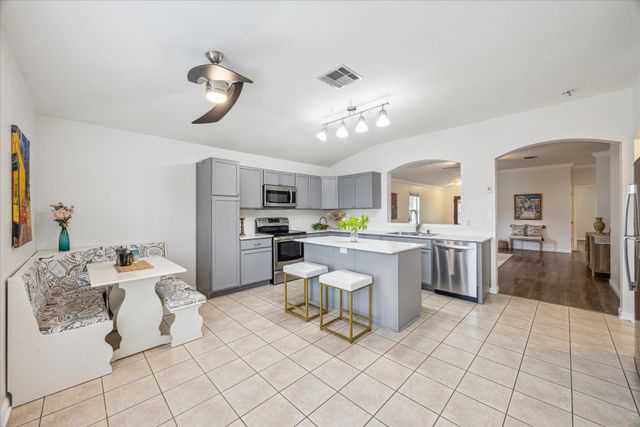 104 Lucky Clover LN, Hutto, TX 78634