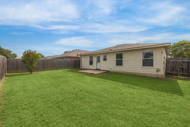 104 Lucky Clover LN, Hutto, TX 78634