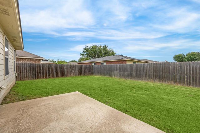 104 Lucky Clover LN, Hutto, TX 78634