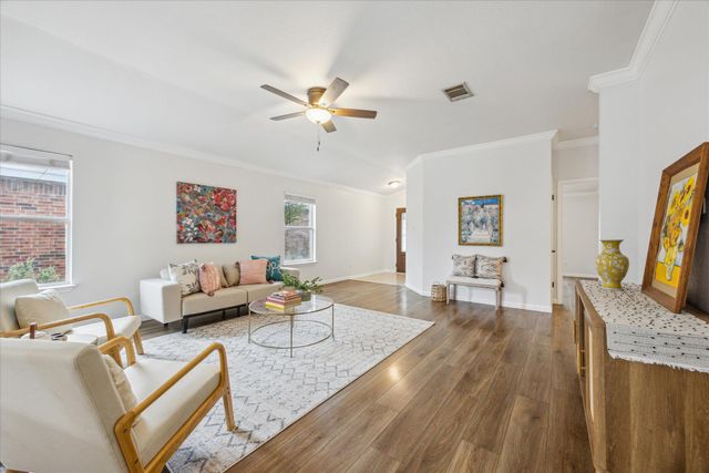 104 Lucky Clover LN, Hutto, TX 78634