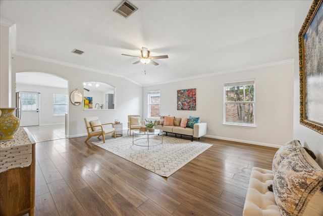 104 Lucky Clover LN, Hutto, TX 78634