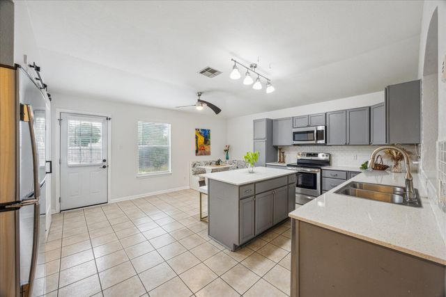 104 Lucky Clover LN, Hutto, TX 78634