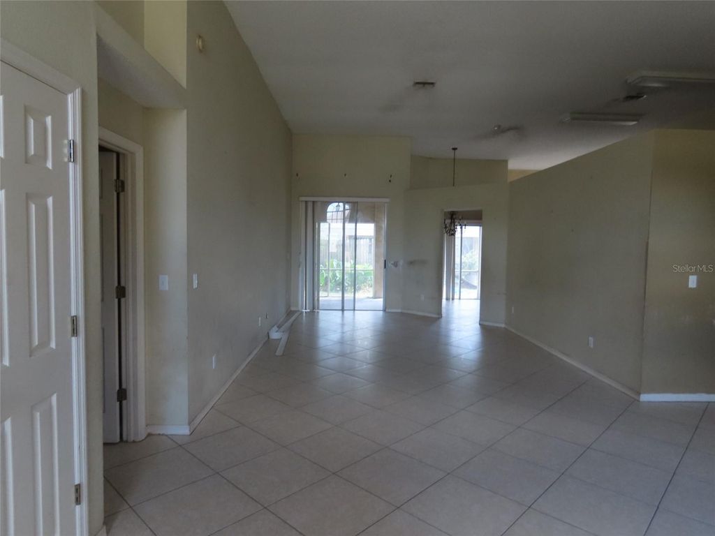 Image 2 of property listing at 8902 BRELAND DRIVE, Tampa, FL 33626
