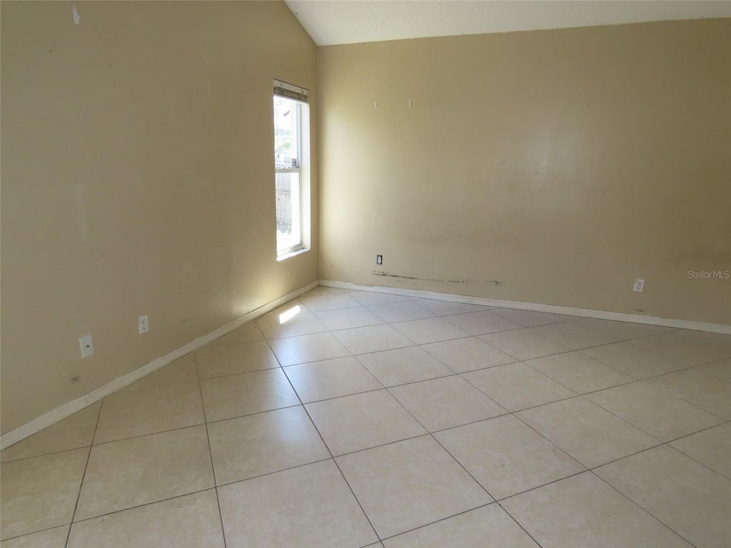 Image 11 of property listing at 8902 BRELAND DRIVE, Tampa, FL 33626