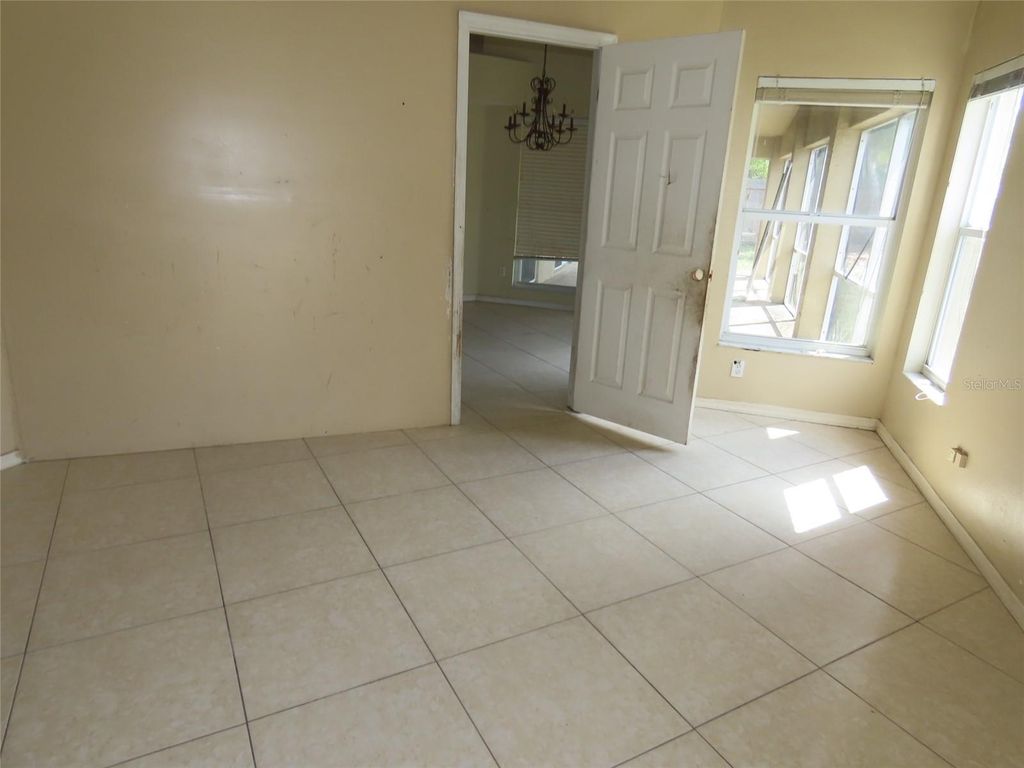 Image 12 of property listing at 8902 BRELAND DRIVE, Tampa, FL 33626