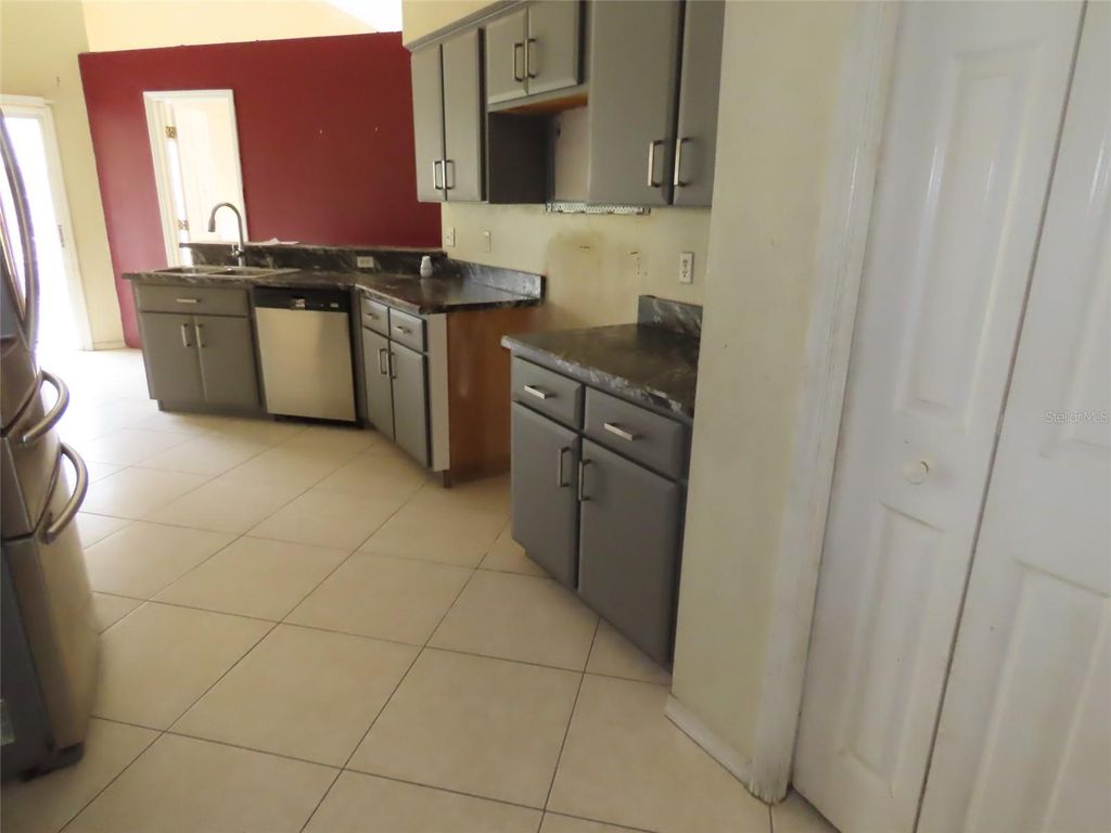 Image 13 of property listing at 8902 BRELAND DRIVE, Tampa, FL 33626