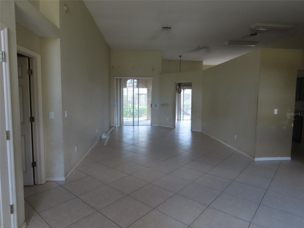 Image 3 of property listing at 8902 BRELAND DRIVE, Tampa, FL 33626