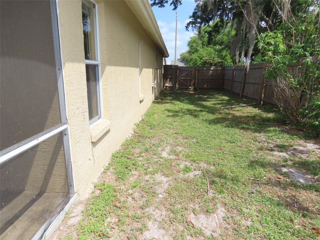 Image 21 of property listing at 8902 BRELAND DRIVE, Tampa, FL 33626