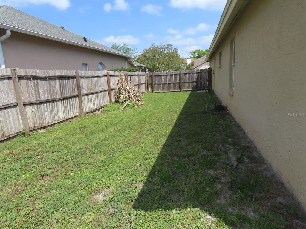Image 23 of property listing at 8902 BRELAND DRIVE, Tampa, FL 33626