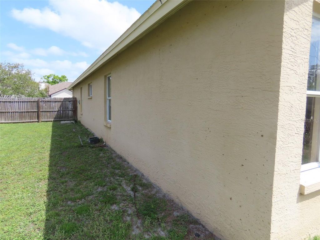 Image 24 of property listing at 8902 BRELAND DRIVE, Tampa, FL 33626