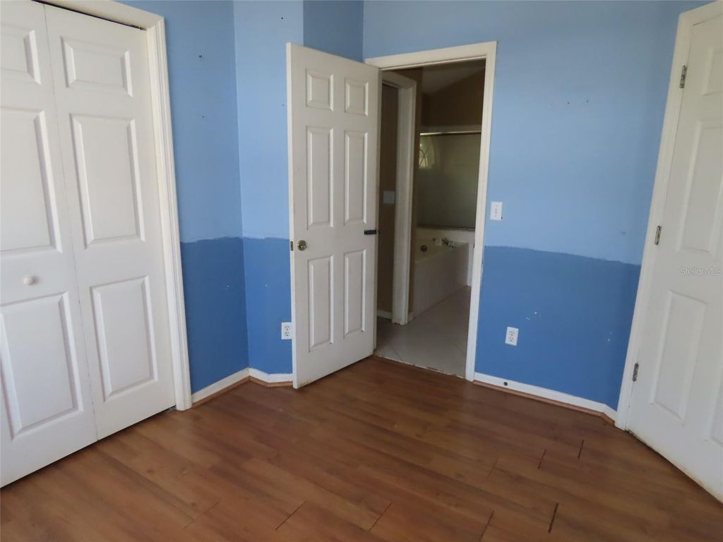 Image 6 of property listing at 8902 BRELAND DRIVE, Tampa, FL 33626