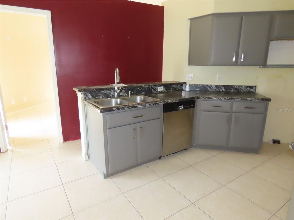 Image 7 of property listing at 8902 BRELAND DRIVE, Tampa, FL 33626