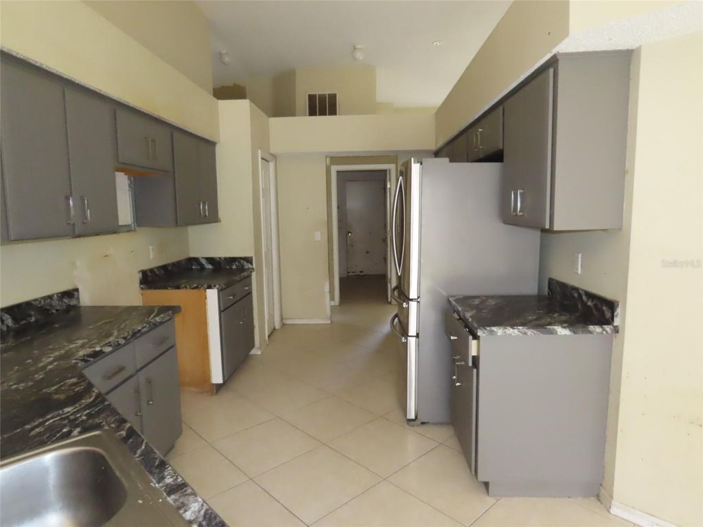 Image 8 of property listing at 8902 BRELAND DRIVE, Tampa, FL 33626