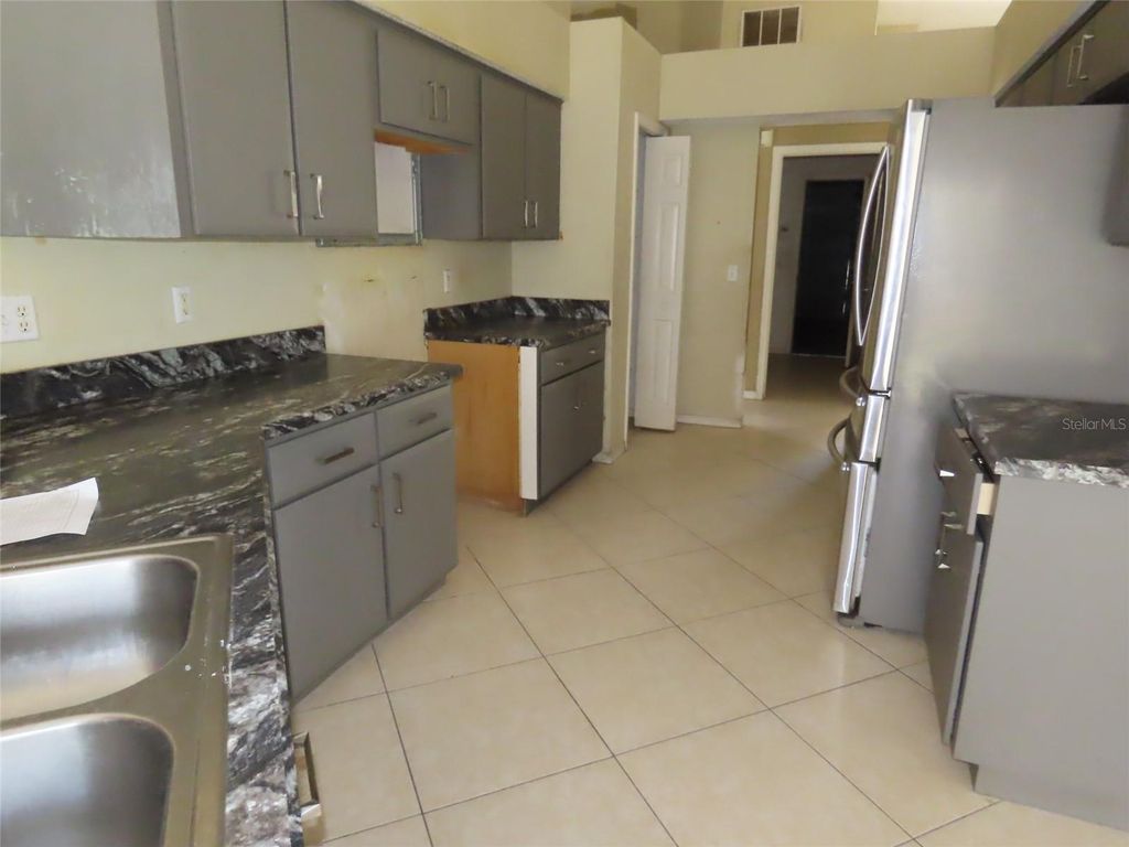 Image 9 of property listing at 8902 BRELAND DRIVE, Tampa, FL 33626