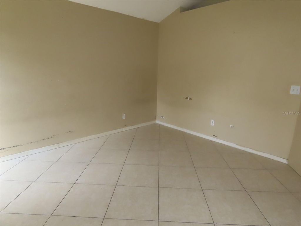 Image 10 of property listing at 8902 BRELAND DRIVE, Tampa, FL 33626