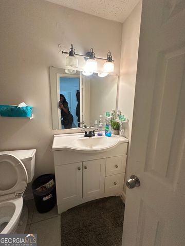 3915 Melanie Woods Drive, Atlanta, GA 30349