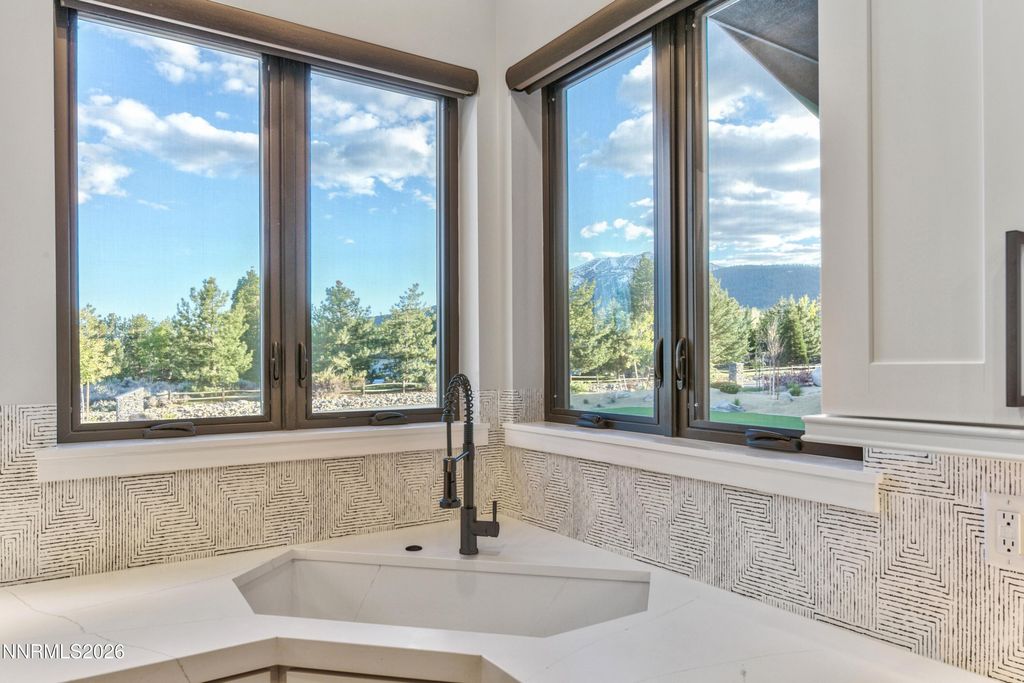 Image 10 of property listing at 5375 Mountain Creek Road, Reno, NV 89511
