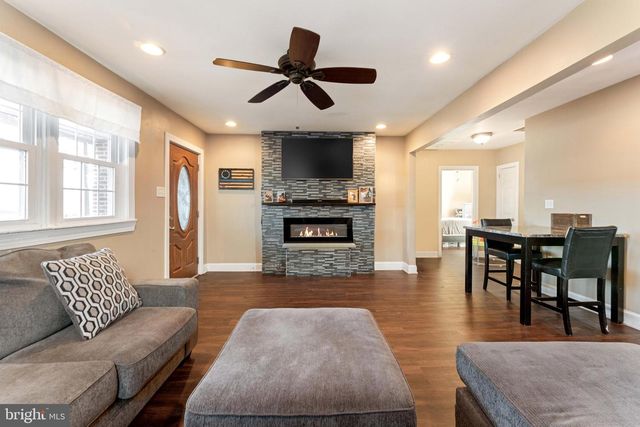 658 WARING ST, Philadelphia, PA 19116