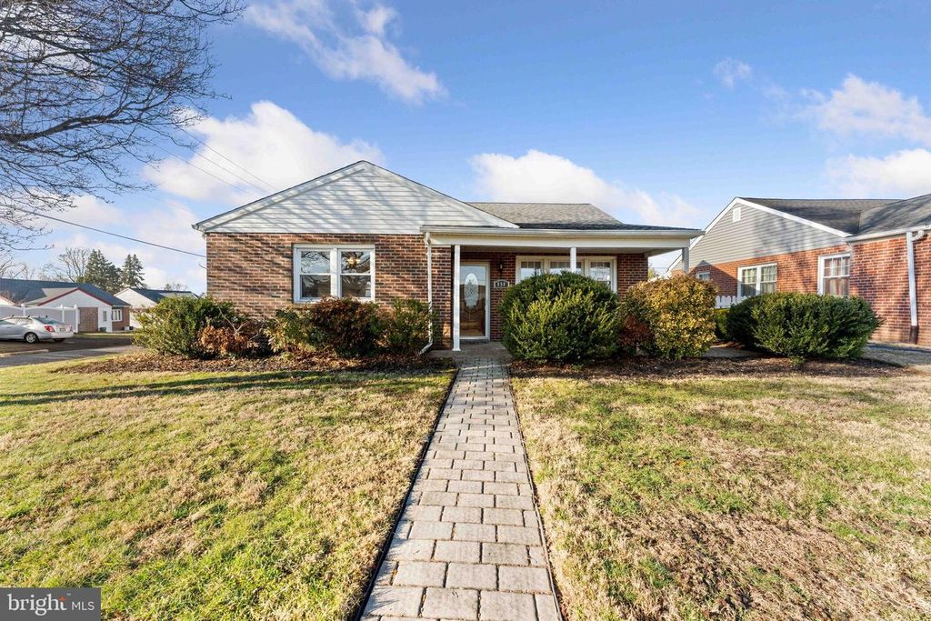 658 WARING ST, Philadelphia, PA 19116