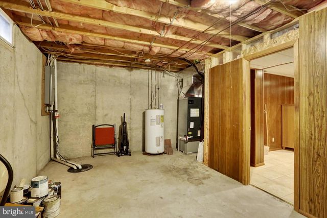 1947 DEER PATH RD, Harrisburg, PA 17110