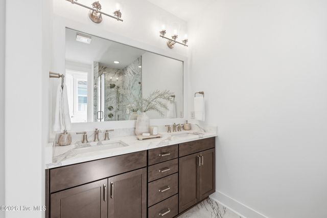 2030 Manor Parc Dr, Calabash, NC 28467