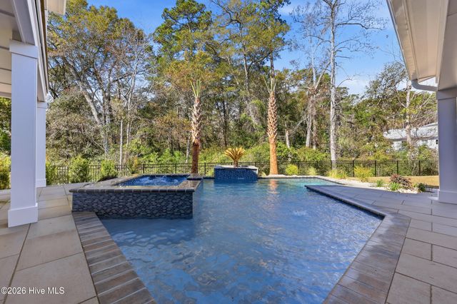 2030 Manor Parc Dr, Calabash, NC 28467