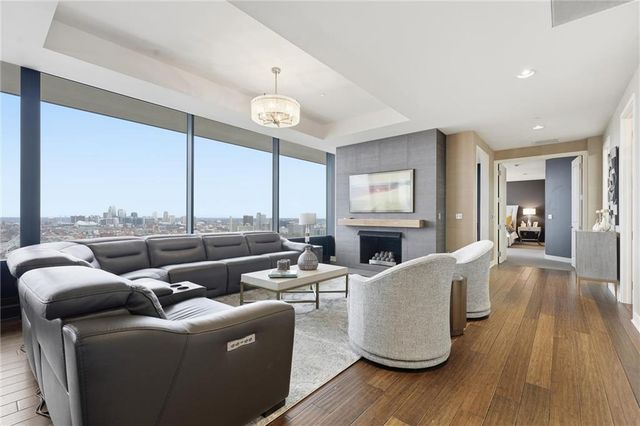 700 W 31st Street 1502, Kansas City, MO 64108