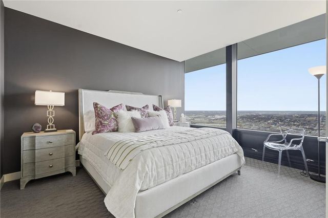 700 W 31st Street 1502, Kansas City, MO 64108