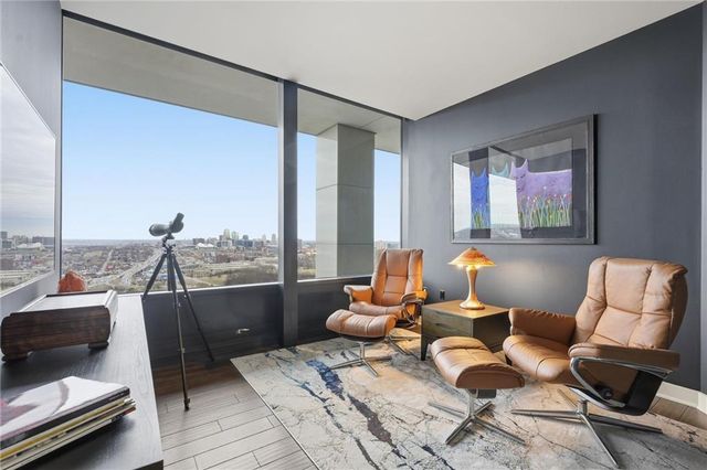 700 W 31st Street 1502, Kansas City, MO 64108