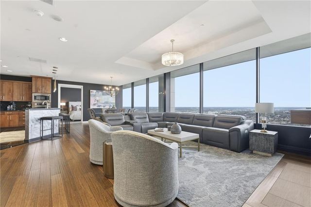 700 W 31st Street 1502, Kansas City, MO 64108