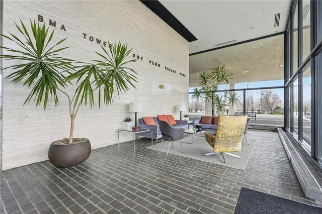 700 W 31st Street 1502, Kansas City, MO 64108