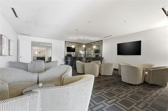 700 W 31st Street 1502, Kansas City, MO 64108