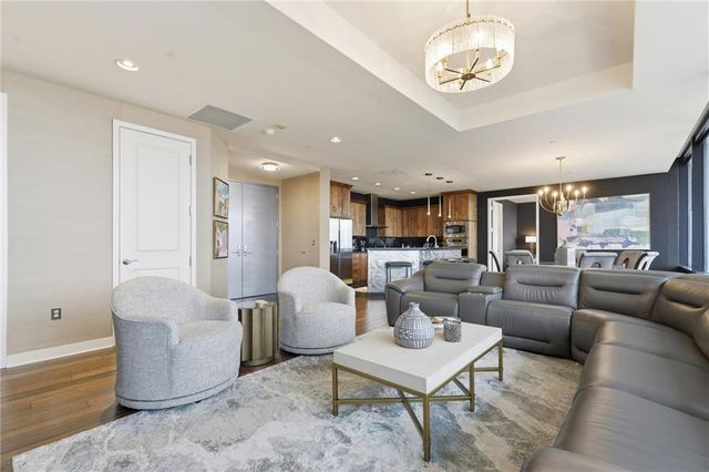 700 W 31st Street 1502, Kansas City, MO 64108