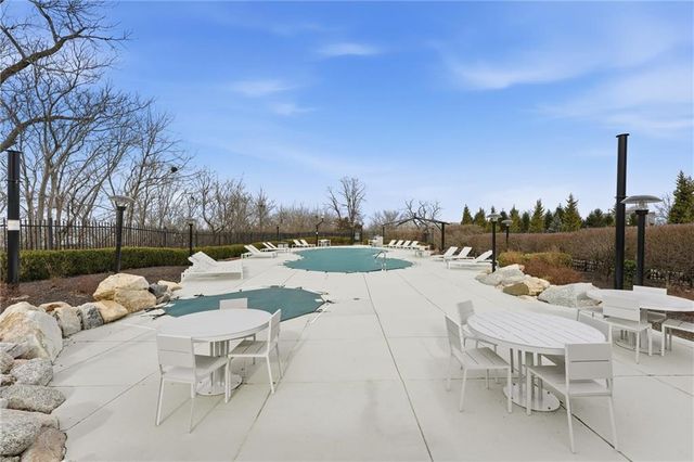 700 W 31st Street 1502, Kansas City, MO 64108