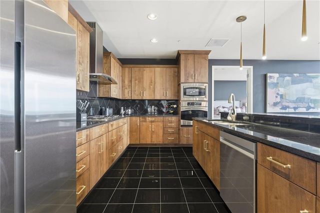 700 W 31st Street 1502, Kansas City, MO 64108