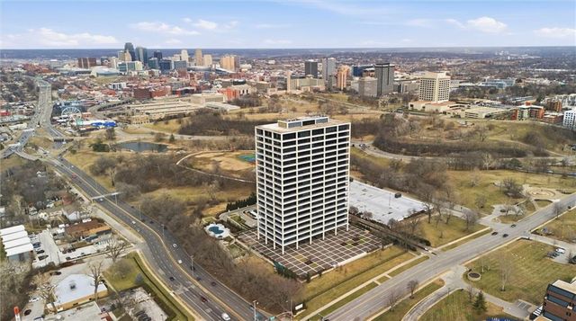 700 W 31st Street 1502, Kansas City, MO 64108