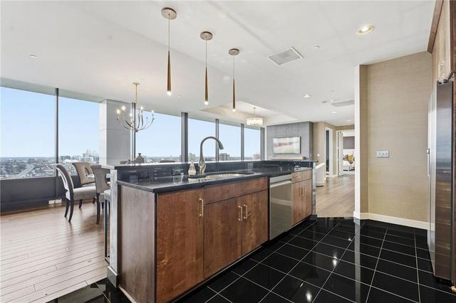 700 W 31st Street 1502, Kansas City, MO 64108