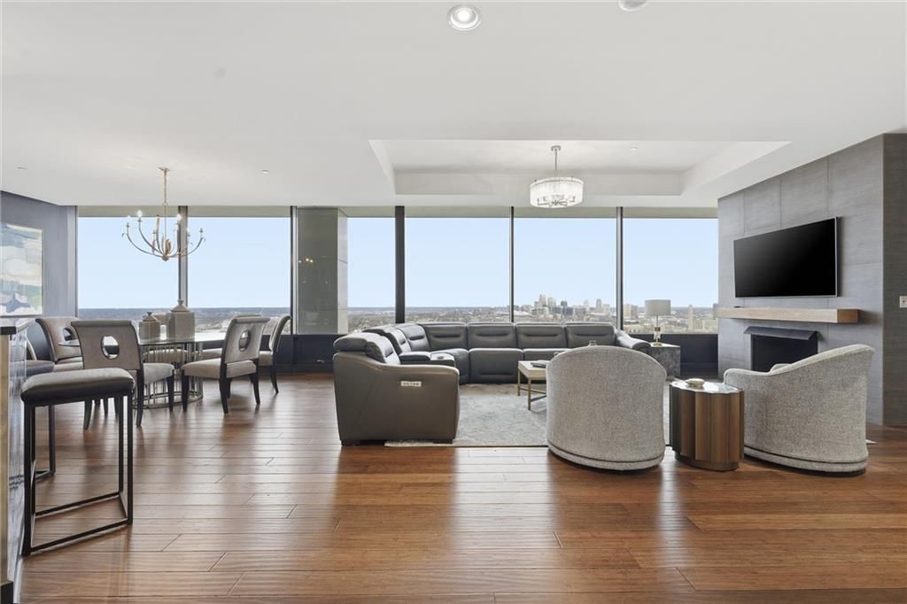 700 W 31st Street 1502, Kansas City, MO 64108