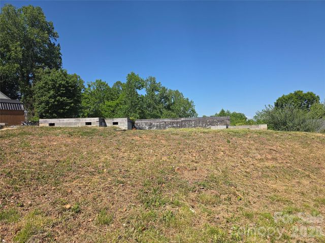 68 Nancy Tolley Street, Marion, NC 28752