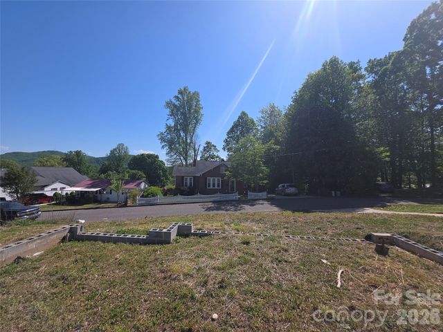 68 Nancy Tolley Street, Marion, NC 28752