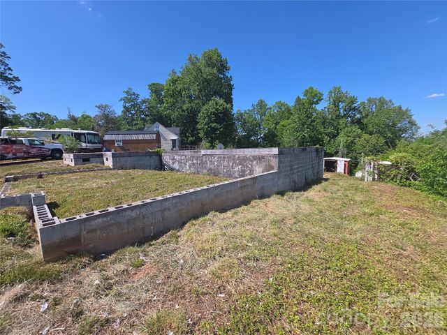 68 Nancy Tolley Street, Marion, NC 28752