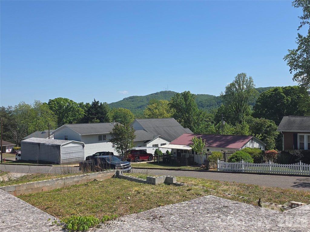 68 Nancy Tolley Street, Marion, NC 28752