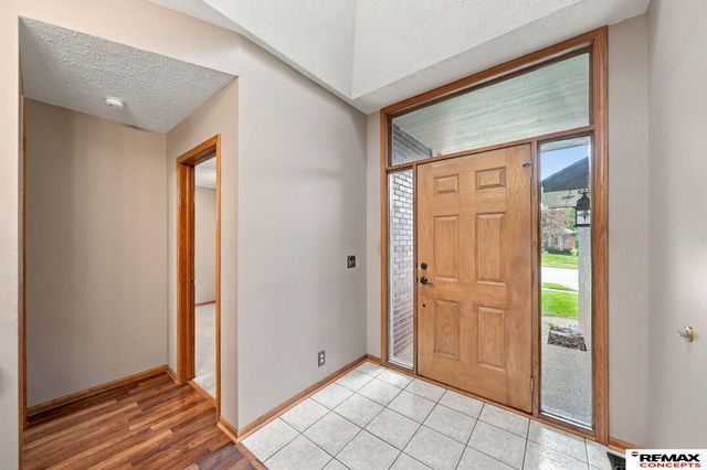 7100 Beaver Creek Lane, Lincoln, NE 68516