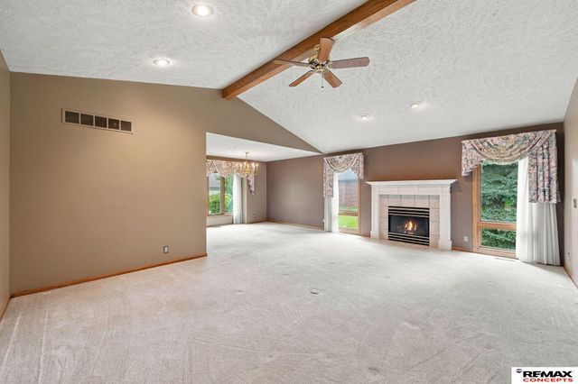 7100 Beaver Creek Lane, Lincoln, NE 68516