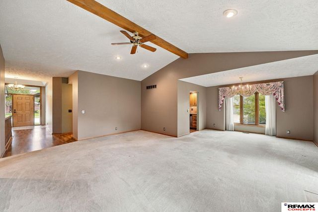 7100 Beaver Creek Lane, Lincoln, NE 68516