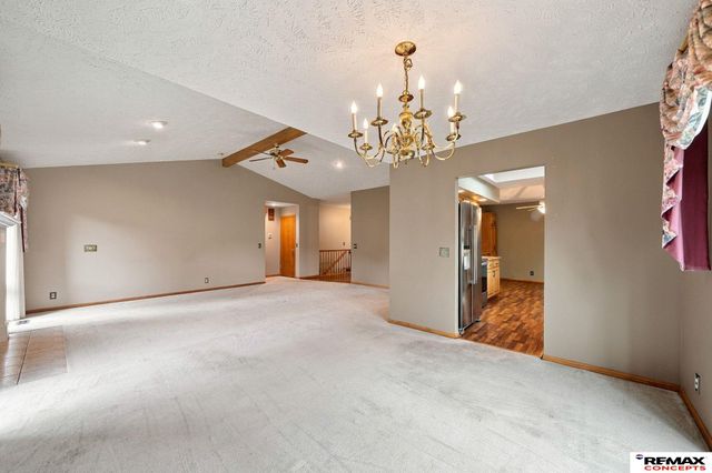7100 Beaver Creek Lane, Lincoln, NE 68516
