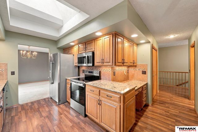 7100 Beaver Creek Lane, Lincoln, NE 68516