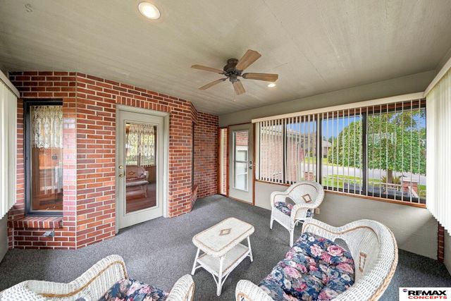7100 Beaver Creek Lane, Lincoln, NE 68516