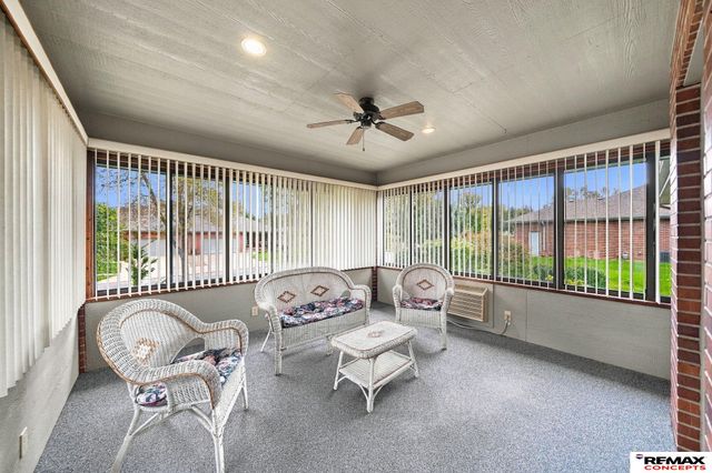 7100 Beaver Creek Lane, Lincoln, NE 68516